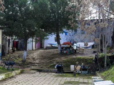 La piccola collinetta nei pressi di via Cifarelli dove vivono i romeni Gabriela e Giovanni(foto di Gennaro Gargiulo)